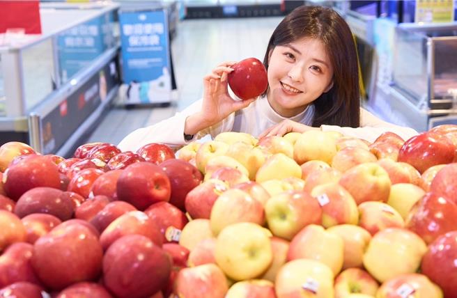 美國蘋果盛產季，家樂福產季期間目標進貨量達500噸。（家樂福提供）