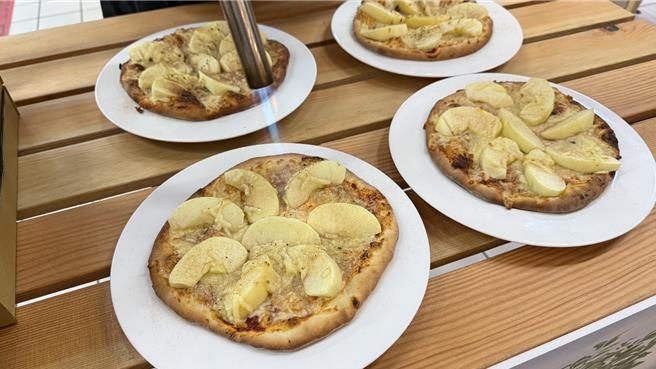 家樂福華盛頓蘋果Pizza 8吋，138元。（家樂福提供）