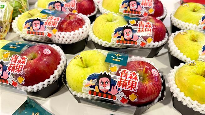 日本青森蘋果盛產季，家樂福特A級青森蘋果陸續上架。（家樂福提供）