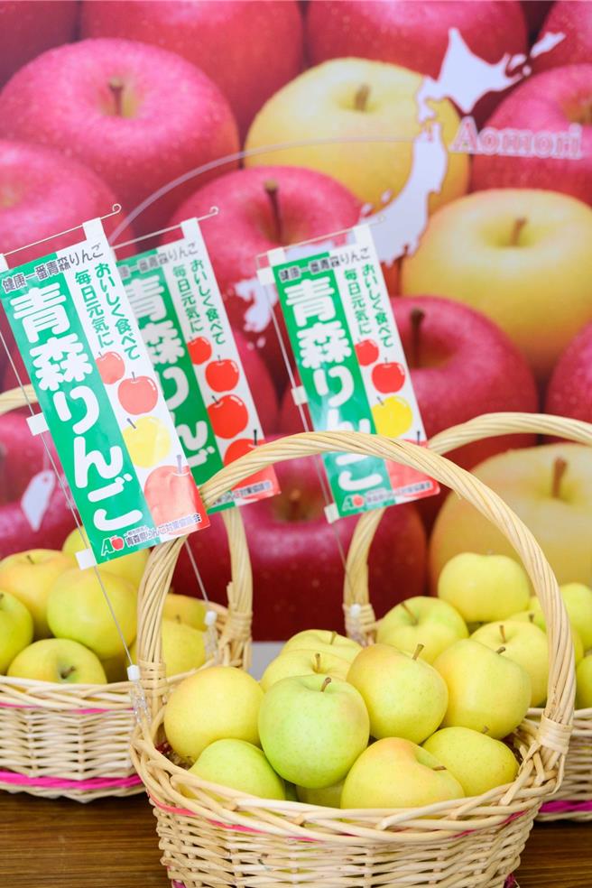 全聯土岐蘋果外皮黃中帶紅，每顆45至55元。（全聯提供）