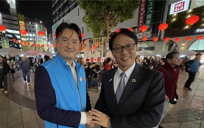 宜兰冬山乡长林峻辅（右）16、17日亲率馨山茶园、明星茶园及青山茶园的茶农，赴东京参与「2024大田台湾节活动」。（冬山乡公所提供／吴佩蓉宜兰传真）