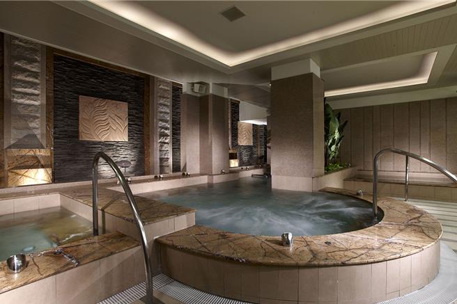 義大皇家酒店有多家主題餐廳及三溫暖等設施。（義大世界提供）