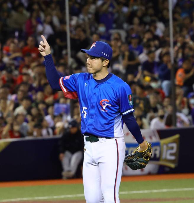 郭俊麟17日对澳洲先发主投3.2局失1分，飙出5次三振。（刘宗龙摄）