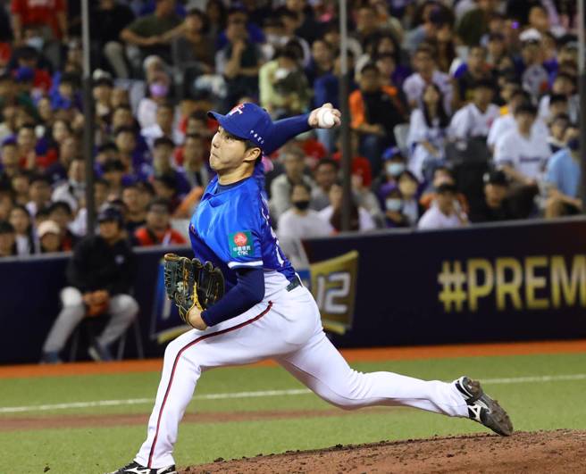 郭俊麟17日对澳洲先发主投3.2局失1分，飙出5次三振。（刘宗龙摄）