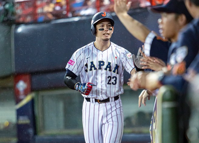 栗原陵矢8局下的高飞牺牲打，让他成为致胜英雄。(中华棒协提供)