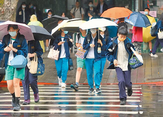 教育部今年2月起推动高中职全面免学费政策，更多学生去读高中，私立高职及偏远公立高职招生更加困难。（本报资料照片）