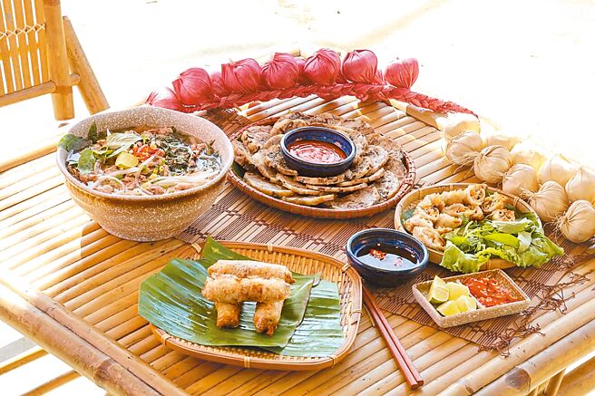 新向阳协会新据点「越家庄」，设在古色古香的古厝内，民眾可以来这里品尝越南美食。（台南市新向阳协会提供／张毓翎台南传真）