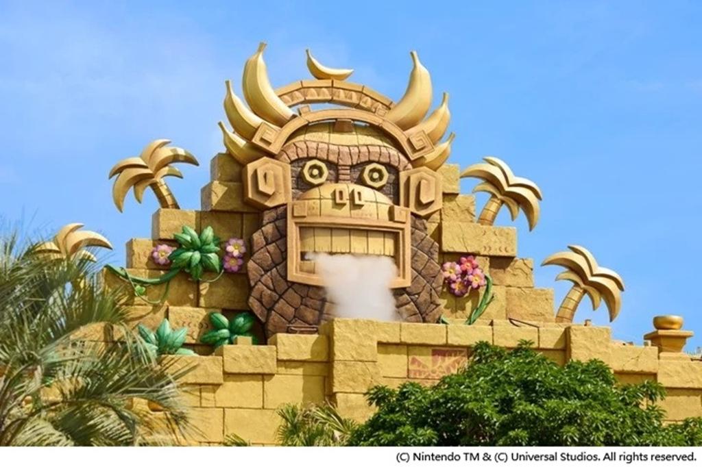 日本環球影城新園區咚奇剛國度的象徵地標「黃金神殿」。（圖／Ⓒ Nintendo TM & Ⓒ Universal Studios. All rights reserved.）