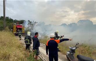東北季風肆虐多起田野火警 金門警消救援疲於奔命
