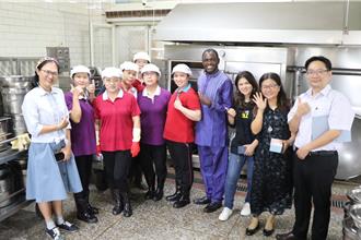 肯亞總統夫人辦公室顧問訪屏東南榮國中 取經營養午餐