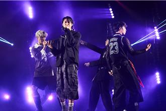 FEniX無預警痛哭 親吐拍外景「差點回不來」