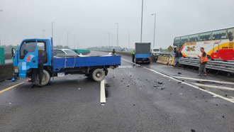 國道3長治段車禍！小貨車故障釀三車連環撞 2人受傷送醫