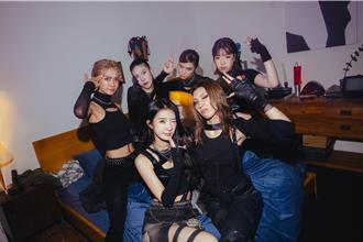 陳華露蠻腰辣腿性感大放送 聯手Karencici打擊渣男