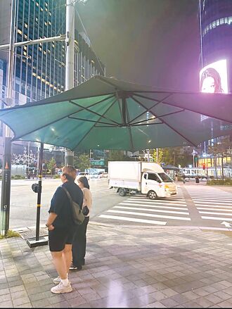 北市 等紅燈好熱 議員籲設遮陽棚