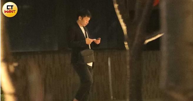 告别粉丝后，李洋坐车返回新北市住处。（图／本刊摄影组）