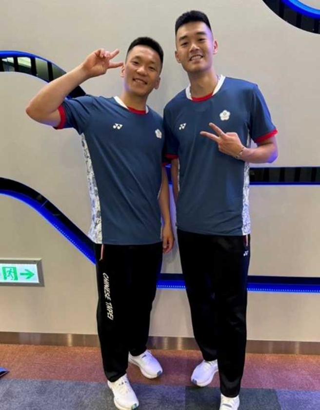 退役后李洋投入教职，搭挡王齐麟给予满满的祝福。（图／翻摄自李洋IG）