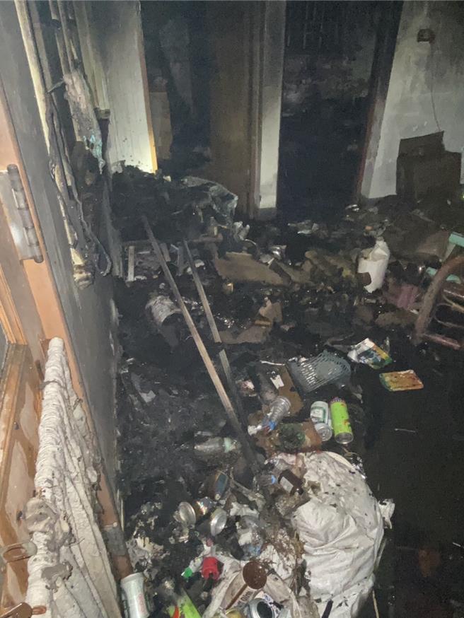 现场燃烧面积约5平方公尺，该民宅平时无人居住，但因未装设住警器，消防人员对屋主实施防火宣导。（读者提供／张毓翎台南传真）