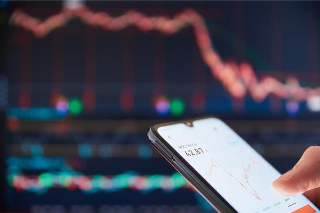 前调查官内线交易仅赚1222元， 判囚1年6月定谳。(图:shutterstock/达志)