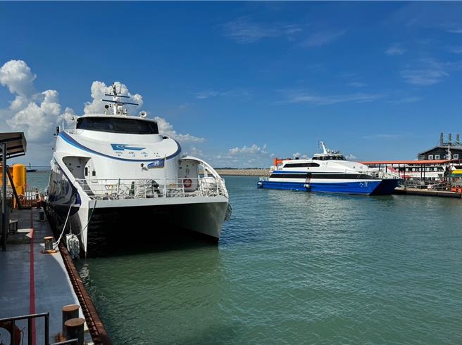 金門地區今日吹起9－10級強陣風，金廈泉小三通自10時30分起已全線停航。（于家麒攝）