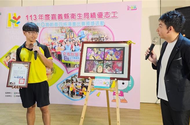 中埔國中侯盯燁獲國中組第1名，表示要用手中的畫筆，提醒哥哥及身邊的朋友遠離菸品，珍惜健康。（嘉義縣政府提供／呂妍庭嘉義傳真）