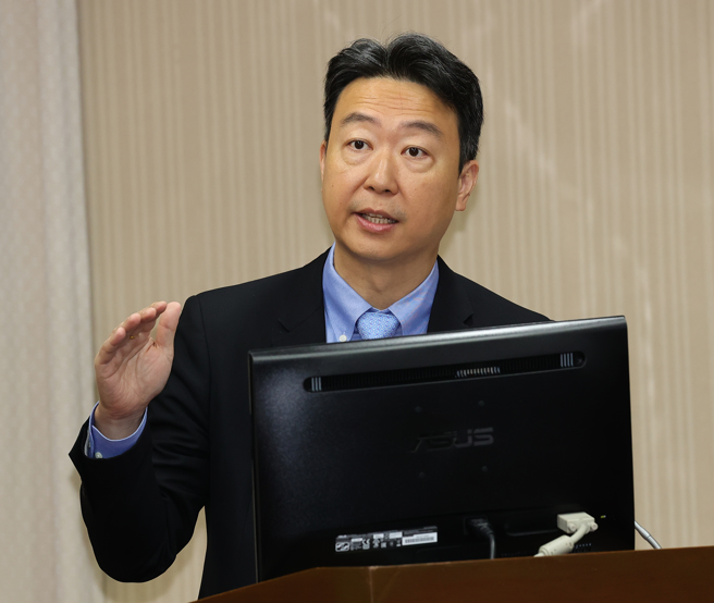 立法院交通委員會18日邀請交通部長陳世凱（見圖）進行專題報告。（劉宗龍攝）