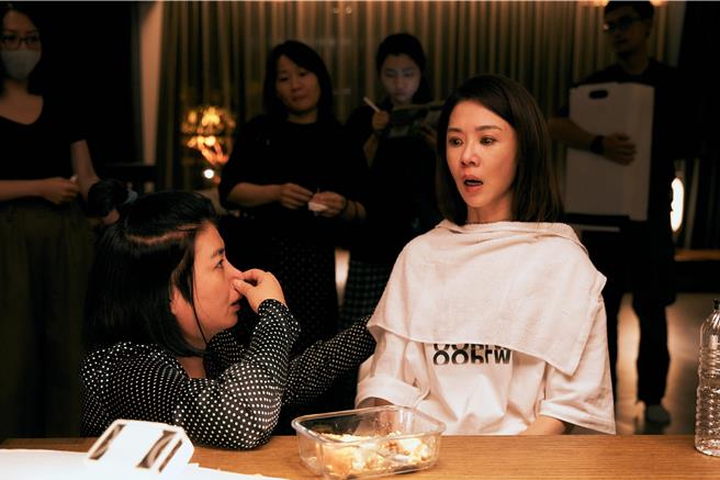 《影后》编导严艺文、主演谢盈萱。（Netflix提供）