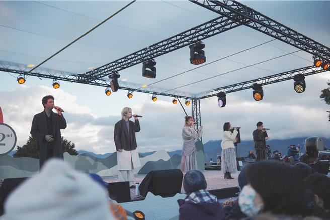 阿里山日出印象音乐会主打让民眾边欣赏音乐演出，边等待迎接新年第一道曙光。（嘉义县政府提供／吕妍庭嘉义传真）