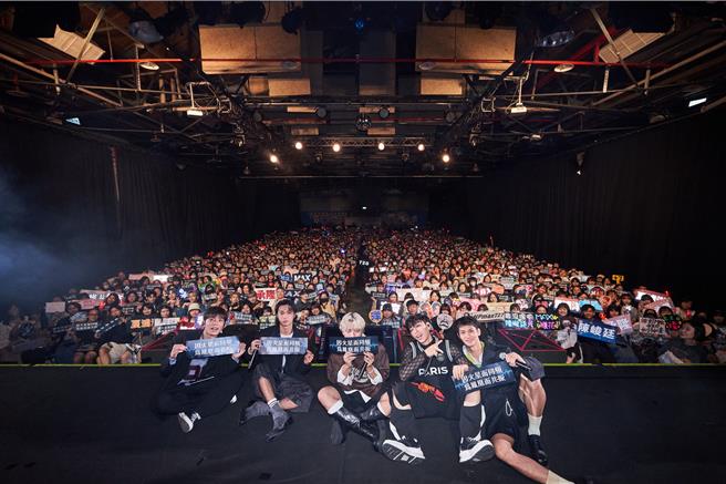 FEniX在演唱会上唱跳。（宽宏艺术X华纳音乐提供）