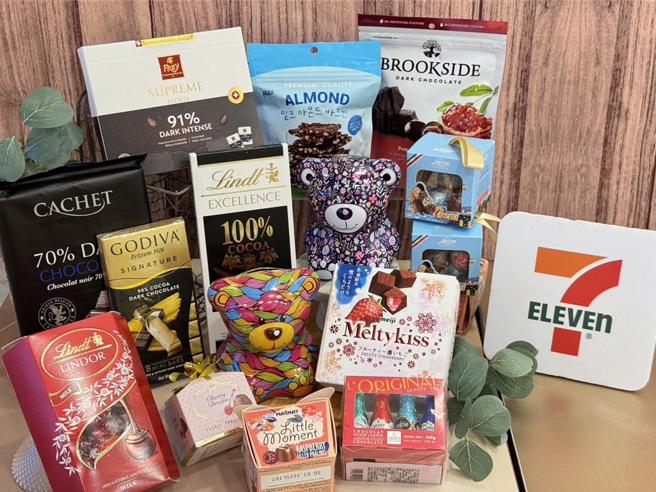 7-11於26日前推「巧克力大賞」主題專案架，買指定商品任選2件8折、3件77折起。（7-11提供／朱世凱台北傳真）