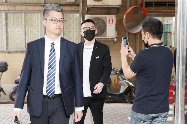 「88会馆」负责人郭哲敏因涉地下匯兑被羁押多日，台湾高等法院15日将原交保裁定撤销交由新北院更裁；新北院今（18）日再开庭审理，合议庭稍早谕知两人再分以1亿、1000万元交保，并拍照回报、限制出境8月，要求两人觅保直到晚间10点前。（资料照）‘