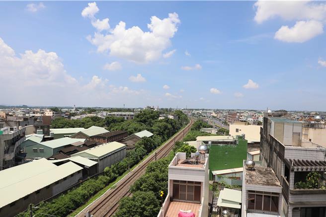 嘉义县水上乡铁道未来走向，今（14日）嘉义县长翁章梁首度证实，已重新启动铁路高架化可行性评估。（本报资料照片）