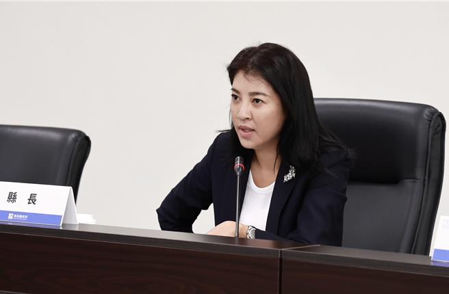 南投县许淑华18日主持县务会议，强调为了完善交通服务，积极推动台湾好行计画，县内共16条路线，居全台之冠。（杨静茹摄）