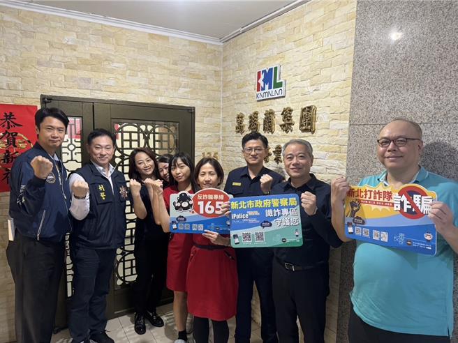 海山分局与葛玛兰客运合作宣导反诈骗。（海山分局提供）