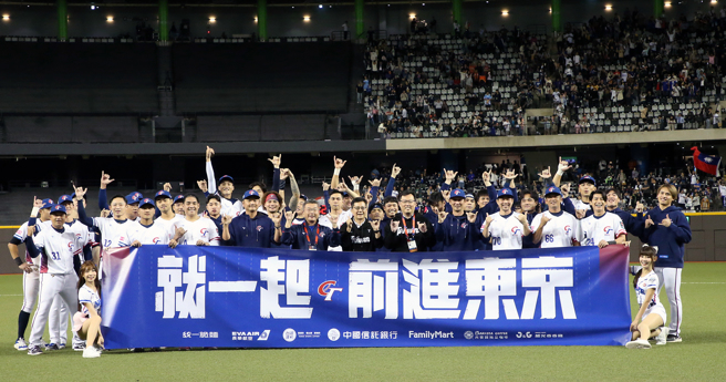 中华队在第3届世界12强棒球赛预赛以4胜1败、B组第2晋级四强。（赵双杰摄）