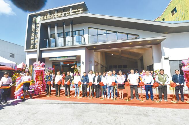 彰化縣永靖鄉農會農民綜合活動中心於17日落成啟用並舉行農業嘉年華活動，場面熱鬧。（彰化縣政府提供／張妍溱彰化傳真）