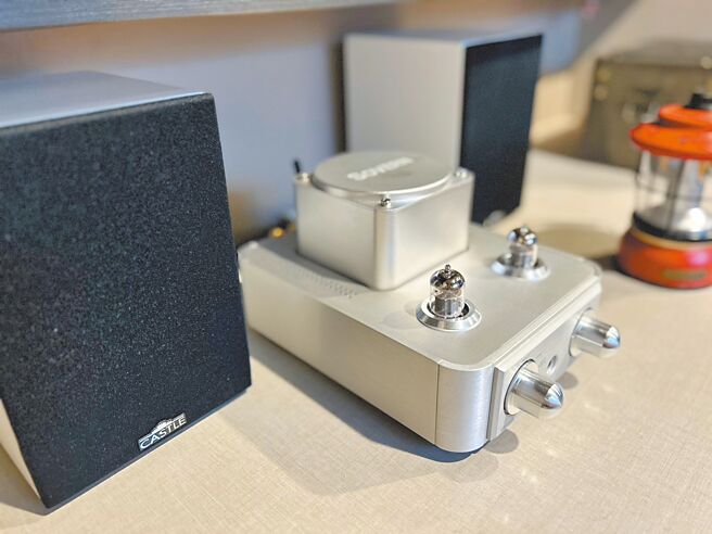 入住聲.活-音響悅聽專案，可把市售價4萬8000元的Castle Satellite喇叭與Sovern SV-360擴大機的音響組合帶回家。（礁溪老爺提供）