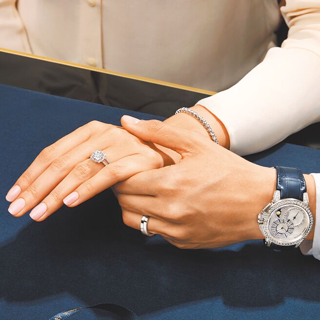 海瑞温斯顿的Belle订婚钻戒融入古典美学设计，往往更受年轻人的青睐。（Harry Winston提供）