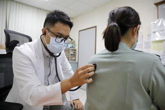 國軍高雄總醫院開設「軍人專診」 提升官兵服務