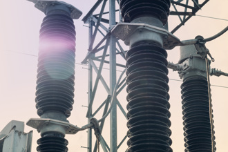 女爬高壓電塔秀特技 蜜桃臀走光 800住戶衰停電