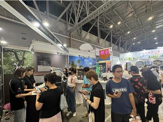 台南11月熱到爆！滿街民眾穿短袖 苦喊：好想穿冬衣