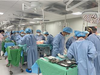 亞太神經外科解剖培訓基地 李良雄亞太外科教育紀念中心揭牌