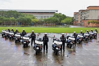 宪兵快速反应连人车一体  花式操车展精练成果