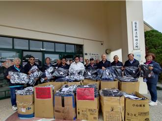 愛心企業𡘙鑫泉鑫聯手暖舉 捐贈1200件防風外套助弱勢