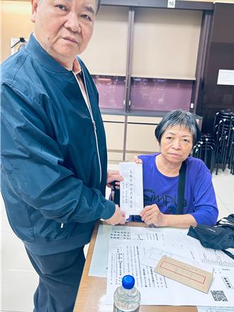 釣客落海命喪基隆嶼    南庄鄉老家陷困頓   慈善藥師送暖