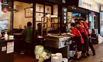韓國觀光客早餐吃「萬華24小時老麵店」 饕客讚：內行