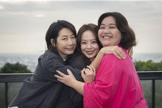 鍾欣凌首演小三跨坐他身上激吻！拍情慾戲先洗香香