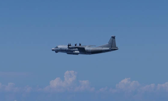 共軍偵察機進入領空 日本政府：中方解釋為「受氣流影響」