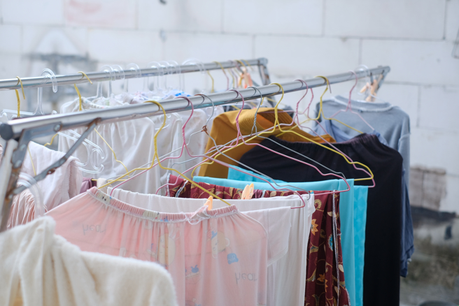 女子住台北4年，抱怨衣服洗好的衣服有很高机率会臭掉。（示意图，shutterstock／达志）