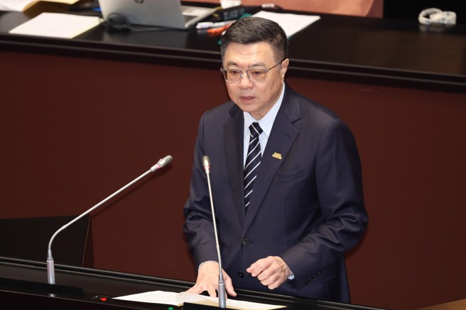 行政院长卓荣泰19日赴立法院院会第11届第2会期第9次会议做中央政府总预算追加预算案编制经过报告并备询。（邓博仁摄）