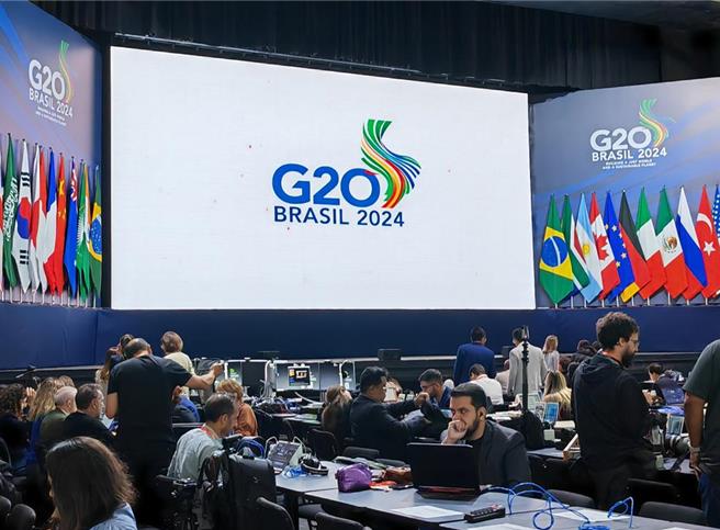 中国国家主席习近平当地时间18日在G20会议上抛出五点声明，表示要推进世贸组织改革、推动世界银行股权审议，与国际货币基金组织份额占比调整。（摘自新华社）